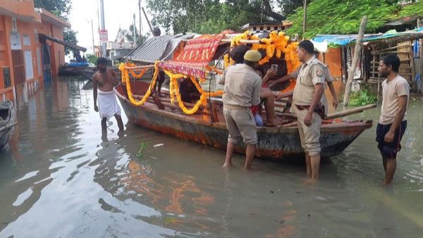 प्रवेश पर प्रतिबंध लगा दिया गया