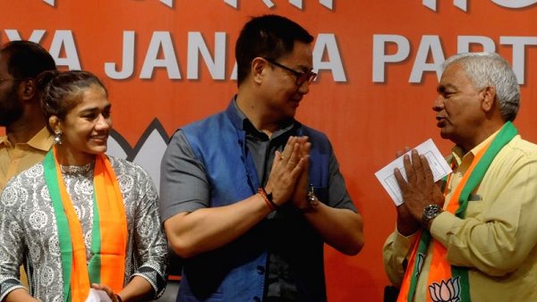 wrestler-babita-phogat-said-in-politics-too-i-will-motivate-women