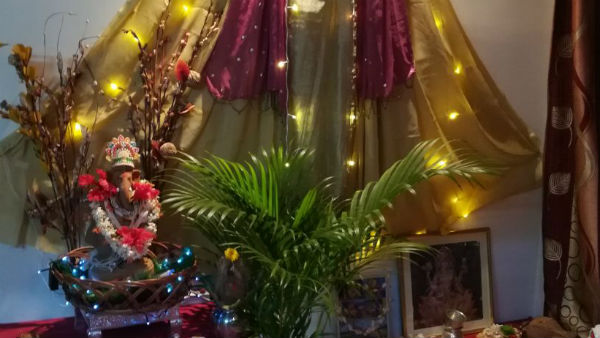 घरों में विराजे मिट्टी के गणपति घरों में विराजे मिट्टी के गणपति