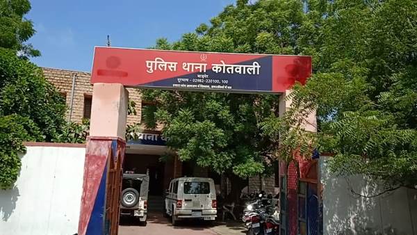 पांच साल से कर रहे थे ब्लैकमेल