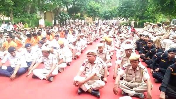 69 का स्टाफ नया लगाया