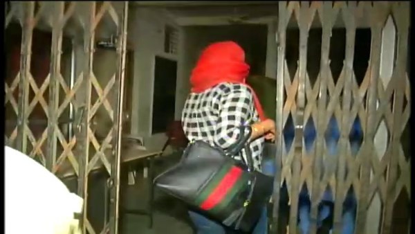 2 करोड़ रुपये की मांग