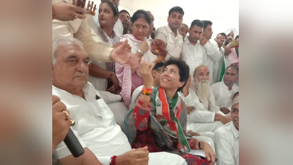 'गरीबों को प्लॉट नहीं मिले और न ही वादे पूरे नहीं किए'