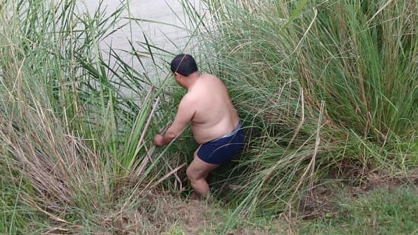 police inspector jumped to search girl in canal