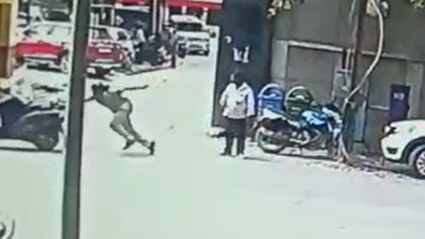 lady constable fell on road trying to catch bike rider