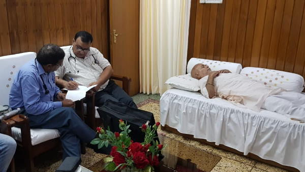 स्वामी की तबियत हुई खराब