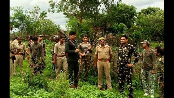 डाकूओं में ही हुई ताबड़तोड़ फायरिंग 