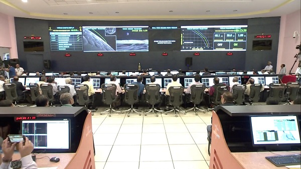 सुबह 5.30 तक बड़ी संख्या में पाकिस्तानी एक्टिव थे