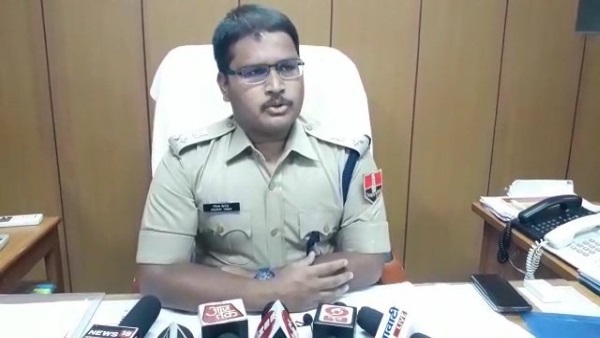 कुल्हाड़ी व जेवर बरामद