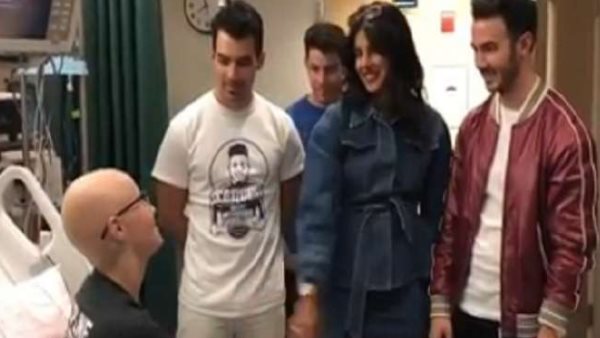 फैन से मिलने पहुंची अस्पताल