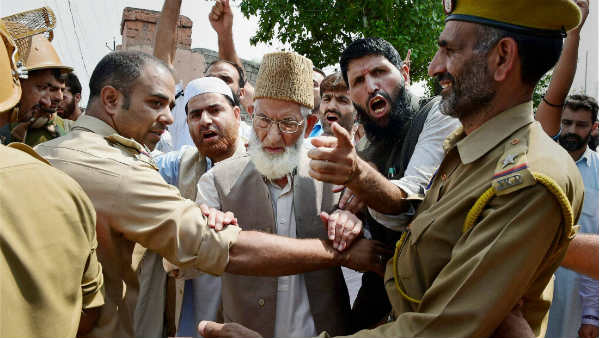 पुलिस ने प्रेस कान्फ्रेंस से रोक दिया