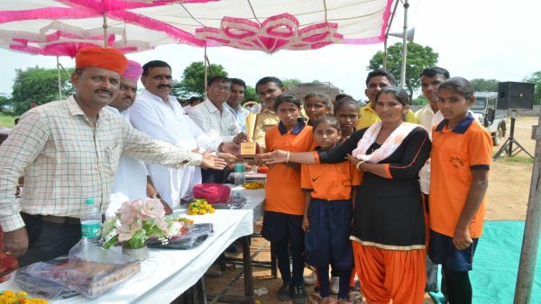 छात्राएं चार साल व छात्र तीन साल से विजेता छात्राएं चार साल व छात्र तीन साल से विजेता