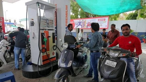 इस क्रेडिट कार्ड की सालाना फीस 500 रुपये है