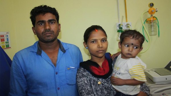 बेबस मां-बाप की मदद कर आप बचा सकते हैं एक मासूम की जान