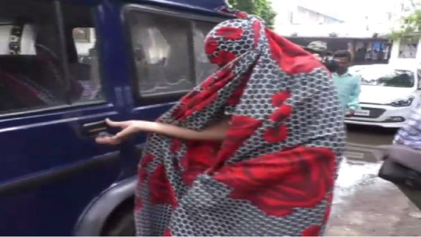 नौकरी का लालच देकर गरीब परिवार की लड़कियों को गिरोह में किया शामिल