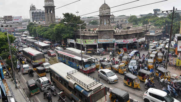 नियम तोड़ो मुफ्त में हेलमेट ले जाओ नियम तोड़ो मुफ्त में हेलमेट ले जाओ