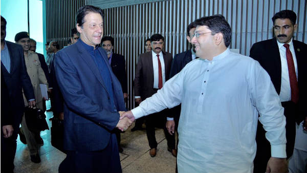 इमरान ने माना- कश्मीर पर दुनिया नहीं दे रही साथ