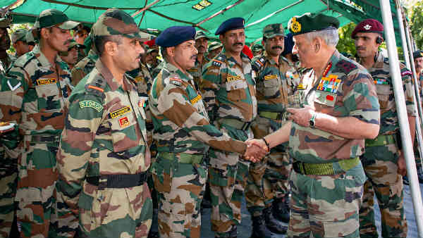 फेक हैंडल्‍स की भरमार 