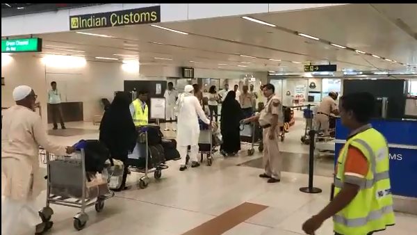 व्हीलचेयर से खड़ा होने को कहा को मना किया व्हीलचेयर से खड़ा होने को कहा को मना किया