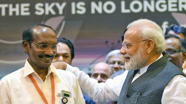 खुद को रोक नहीं पाए इसरो चीफ और... 