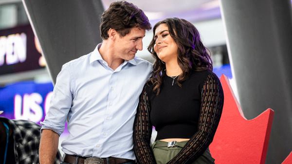 महिला को गलत तरीके से छूने का आरोप