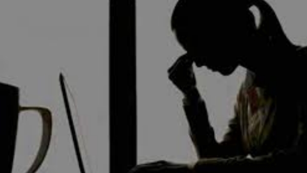 ब्लैकमेल कर मांगे छह लाख रुपए