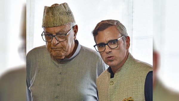 सुबह उठकर नमाज अदा करते हैं फारूख अब्‍दुल्‍ला