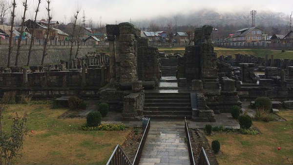 कई मंदिर सैकड़ों वर्ष पुराने 