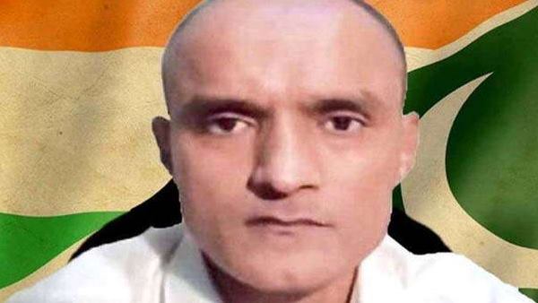 विदेश मंत्रालय ने कुलभूषण की मां से की बात विदेश मंत्रालय ने कुलभूषण की मां से की बात