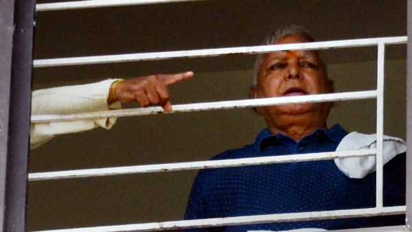 कैंटीन के धुएं से परेशान हुए लालू