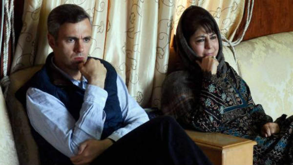 वीआईपी मेहमानों की तरह रह रहे हैं कश्मीरी नेता ?