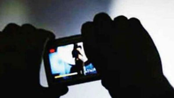 पैसे नहीं मिलने पर मोबाइल की चोरी