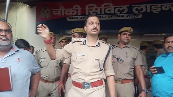  Mathura: man Set Fire To his Car And Firing on the road, Video Goes Viral