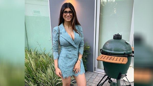 'लोग मेरे कपड़ों के अंदर झांकने की कोशिश करते हैं'