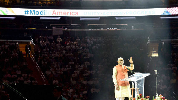 50,000 से ज्यादा लोगों की मौजूदगी 50,000 से ज्यादा लोगों की मौजूदगी