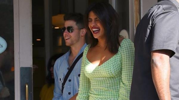  जोनस ब्रदर्स के कंसर्ट में भी झूमीं प्रियंका