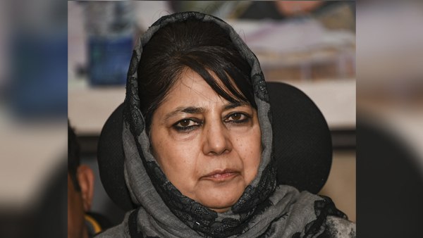 महबूबा के अकाउंट से बेटी ने किया ट्वीट