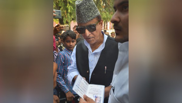 लैंड माफिया घोषित हैं आजम खान लैंड माफिया घोषित हैं आजम खान