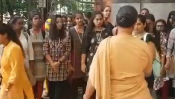 घुटने तक कुर्ती पहनकर आने का निर्देश