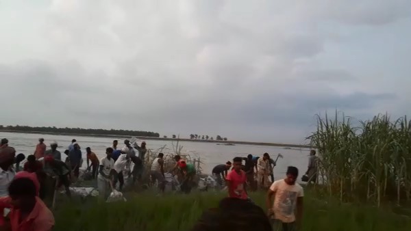 In Uttar pradesh, hundreds of acres of land collapsed due to erosion of Sharda river