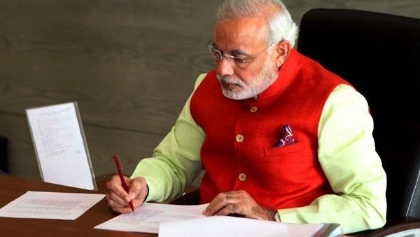 अब अगले साल मोदी को राखी बांधना चाहती है अश्मि