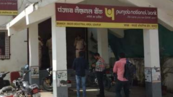Watch CCTV video of Rs 19 Lakhs Looted from PNB Udaipur