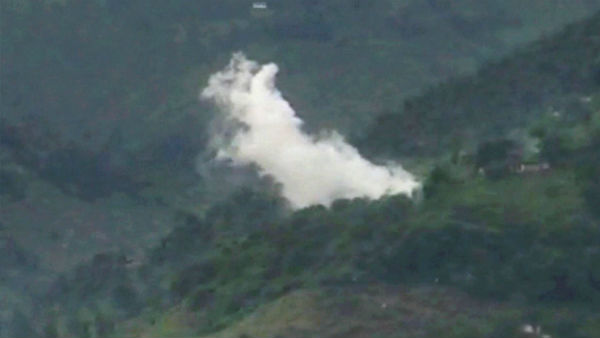 लगातार फायरिंग कर रही पाकिस्तानी सेना लगातार फायरिंग कर रही पाकिस्तानी सेना