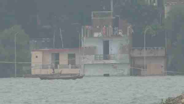 लगातार बढ़ रहा है जलस्तर लगातार बढ़ रहा है जलस्तर