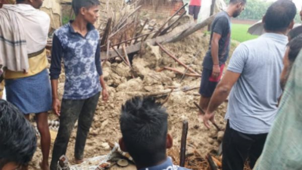 three died of one family due to heavy rain in chandauli three died of one family due to heavy rain in chandauli