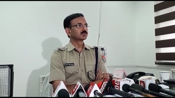 american girl misbehaved by an auto driver in jaipur