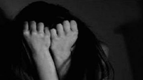 चलती कार में किया गैंगरेप