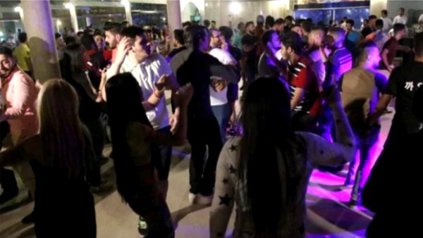 पोस्‍टर पर दिया गया नंबर ऑफ जा रहा है