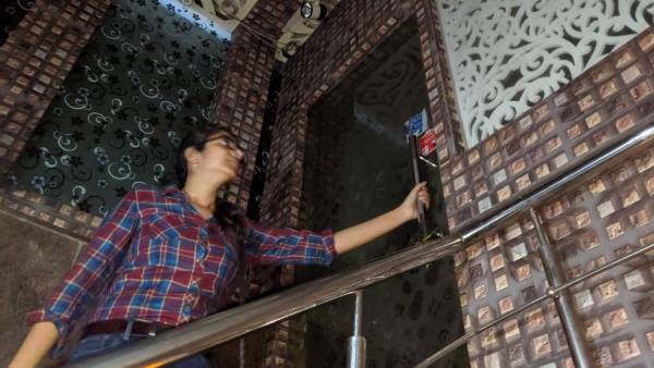 गेट बाहर से लॉक, अंदर चल रहा था एसी गेट बाहर से लॉक, अंदर चल रहा था एसी