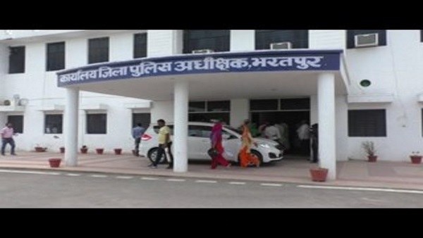 लड़की के परिजन पाबंद